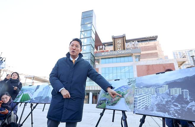 12월4일 오세훈 서울시장이 서울 종로구 세운상가에서 세운지구 재개발 관련 백브리핑을 하고 있다. ⓒ공동취재