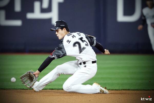 오서진의 수비(사진=KT)