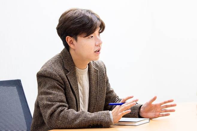 중국의 가정, 학교, 스타트업 현장을 방문해 과학 엘리트의 현주소를 짚어낸 KBS 정용재PD. 다큐멘터리를 바탕으로 한 책 '인재전쟁'에서 풍부한 취재 뒷이야기를 풀어냈다./사진=김흥구