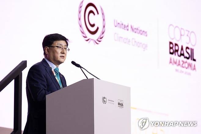 김성환 기후에너지환경부 장관이 지난달 브라질 벨렝에서 열린 제30차 유엔기후변화협약 당사국총회(COP30)에서 발언하고 있는 모습. 연합뉴스