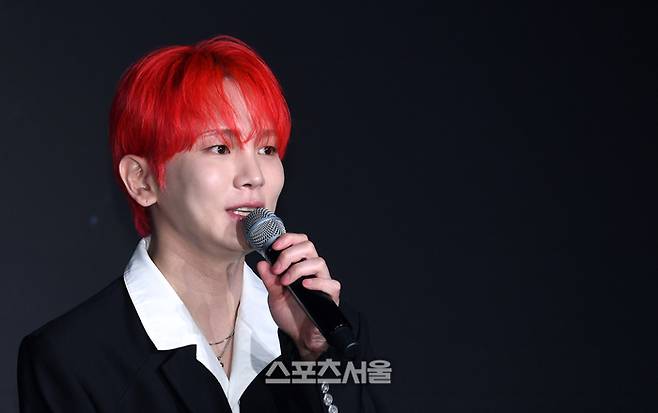 샤이니 키가 11일 서울 광진구 풀만 앰버서더 서울 이스트폴호텔에서 진행된 정규 3집 ‘헌터(HUNTER)’발매 기념 기자간담회에서 취재진을 향해 포즈를 취하고 있다. 키의 정규 3집 ‘헌터’는 2022년 8월 정규 2집 ‘가솔린’(Gasoline) 이후 3년 만에 발표되는 키의 새 정규 앨범으로 ‘나’와 ‘자아’에 대한 다양한 이야기를 전반에 녹여낸 앨범이다. upandup@sportsseoul.com