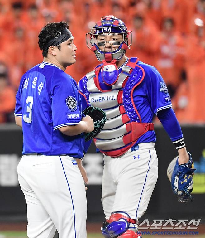 24일 대전 한화생명볼파크에서 열린 삼성과 한화의 PO 5차전. 4회말 1사 후. 마운드를 내려오는 삼성 선발 최원태. 대전=송정헌 기자songs@sportschosun.com/2025.10.24/