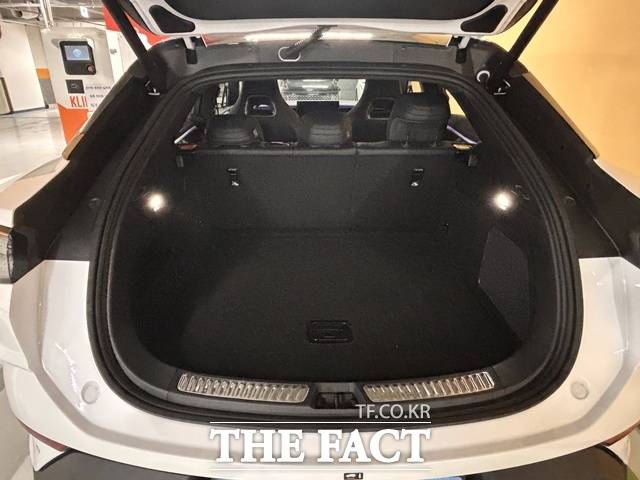 BYD 씨라이언7 트렁크 공간. 기본 500ℓ 적재 공간을 확보했으며, 2열 시트를 접으면 최대 1769ℓ까지 확장된다. /황지향 기자
