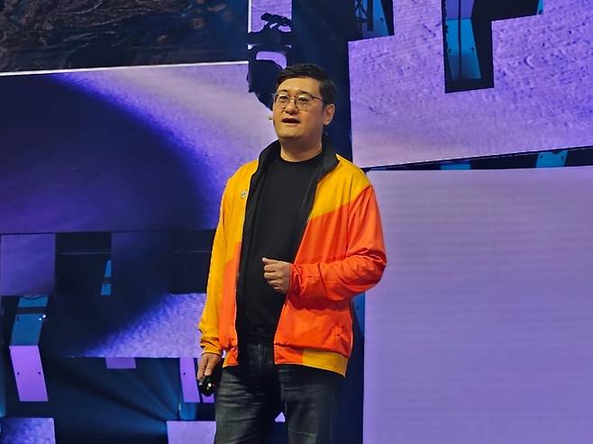 유동 정(Yudong Zheng) DK은행 그룹 CEO가 '솔라나 브레이크포인트 2025'에서 발표하고 있다./사진=이수현 블루밍비트 기자
