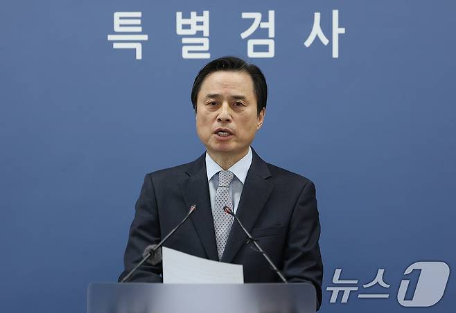 조은석 특별검사가 15일 서울 서초구 서울고검 기자실에서 12·3 비상계엄 사태 관련 내란·외환 사건 최종 수사 결과를 발표하고 있다. (공동취재) 2025.12.15/뉴스1 ⓒ News1 박지혜 기자