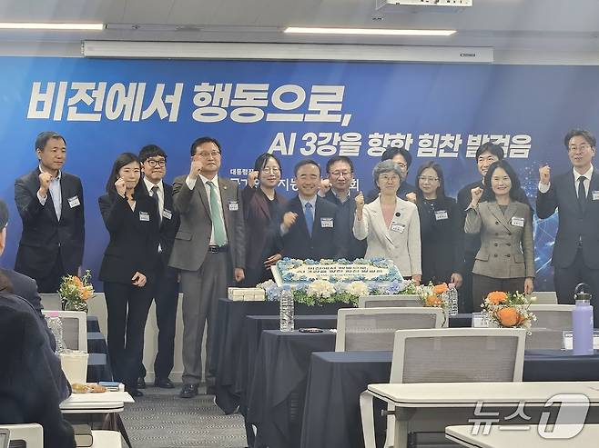 국가AI전략위원회가 15일 출범 100일 기자간담회를 진행하고 인공지능행동계획(안)을 공개했다.