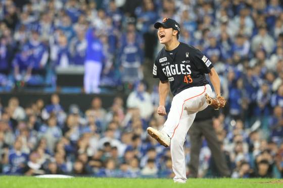 플레이오프 4차전에서 호투한 뒤 포효하는 한화 정우주. 사진 한화 이글스