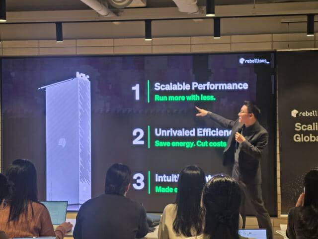 박성현 리벨리온 대표가 리벨리온 AI반도체에 대해 설명하고 있다.(사진=전화평 기자)