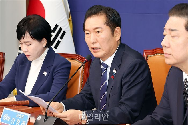 정청래 더불어민주당 대표가 지난 1일 오전 국회에서 열린 민주당 최고위원회의에서 모두발언을 하고 있는 모습 ⓒ데일리안 홍금표 기자