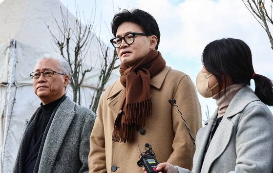 한동훈 국민의힘 전 대표가 9일 서울 여의도 국회 앞에서 열린 군인 재해보상법 개정 촉구 시위에 동참하고 있다. 뉴스1