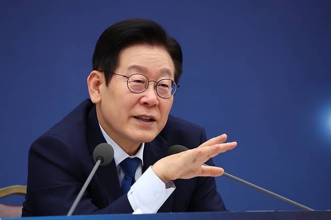 ▲ 이재명 대통령이 17일 정부세종컨벤션센터에서 열린 기후에너지환경부(기상청)·원자력안전위원회 업무보고에서 발언하고 있다.연합