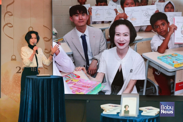 장혜선 이사장이 도서 『롯데할배와 손녀』 발간 기념 토크쇼에서 인사말을 하고 있다. ⓒ롯데재단 