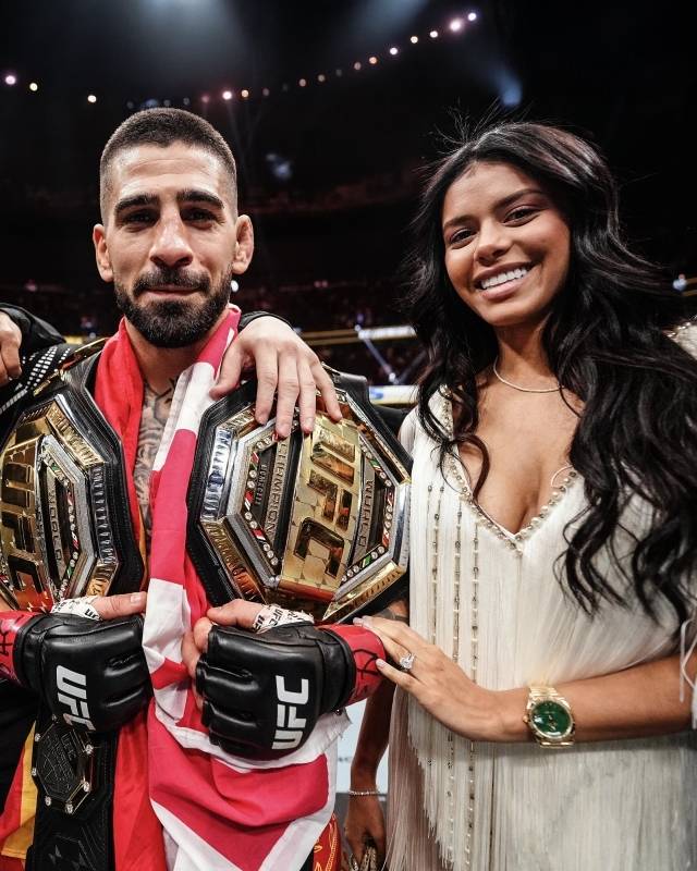 UFC 라이트급 챔피언 일리야 토푸리아는 최근 이혼 절차 및 가정폭력 의혹에 대응하는 과정에서 타이틀 방어에서 잠시 벗어날 것이라고 전했다. 토푸리아는 “지난 몇 주 동안 타이틀 방어에서 잠시 물러나기로 하는 어려운 결정을 내렸다. 이 결정은 결코 가볍게 내린 것이 아니다”라고 이야기했다. 사진=해피 펀치 SNS