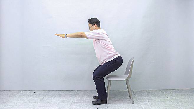 의자 스쿼트|출처: 하이닥