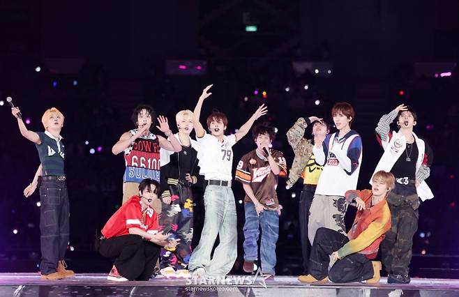 그룹 싸이커스가 7일 가오슝 내셔널 스타디움에서 진행된 스타뉴스 주최 '10주년 아시아 아티스트 어워즈 2025(10th Anniversary Asia Artist Awards 2025, '10주년 AAA 2025')를 기념하는 'ACON 2025'에서 멋진 무대를 선보이고 있다. /사진=김휘선 hwijpg@