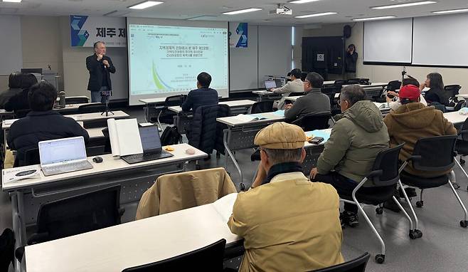 제주제2공항강행저지비상도민회의는 19일 오후 제주시 복지이음마루에서 '제주 제2공항 경제적 타당성 연속 토론회' 2차를 열었다. ⓒ제주의소리