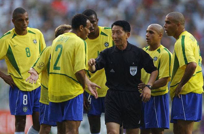 2002 한일 월드컵에서 주심으로 나선 김영주 심판. 사진=AFPBB NEWS