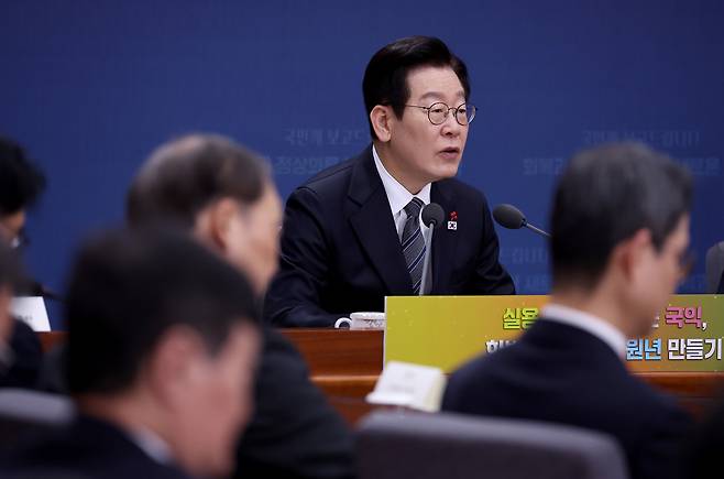 이재명 대통령이 19일 정부서울청사 별관에서 열린 외교부(재외동포청)·통일부 업무보고에서 발언하고 있다. 연합뉴스