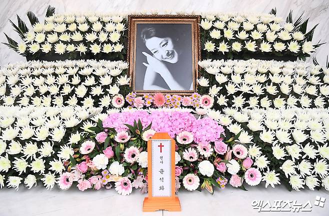 故 윤석화 빈소