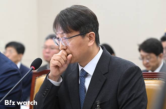 박대준 쿠팡 대표가 2일 국회에서 열린 과학기술정보방송통신위원회 전체회의에 참석해 질의 답하고 있다./사진=이명근 기자 qwe123@