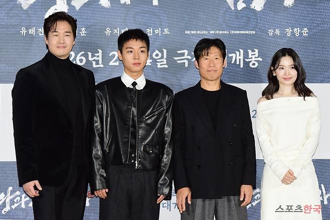 영화 '왕과 사는 남자' 제작보고회에 참석한 유지태, 박지훈, 유지태, 전미도. 25.12.19 ⓒ이혜영 기자 lhy@hankooki.com