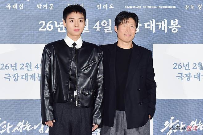 영화 '왕과 사는 남자' 제작보고회에 참석한 배우 박지훈과 유해진. 25.12.19 ⓒ이혜영 기자 lhy@hankooki.com