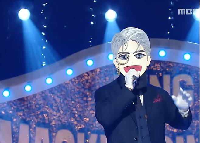 '복면가왕'은 가왕 ‘백발백중 명사수’의 5연승 도전 무대를 중심으로 가창력 대결을 이어간다. 테이로 추정되는 ‘백발백중 명사수’의 정체는 누구일지 이번 '복면가왕'에서 공개될지 관심을 모은다.