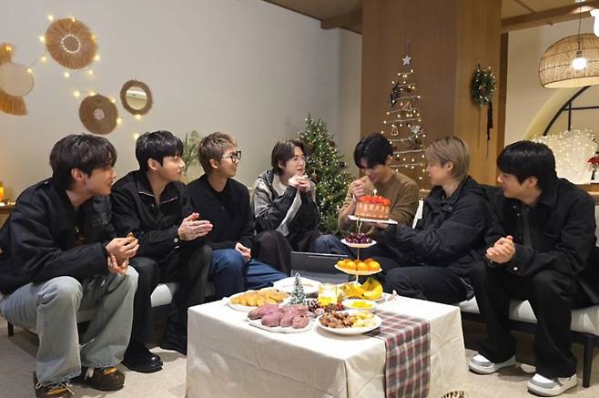 방탄소년단 위버스 라이브 2025.12.21 /사진 위버스 라이브 캡처