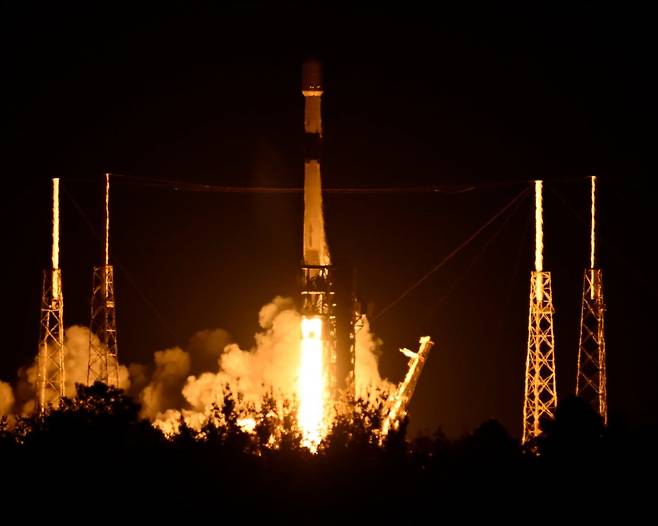 The SpaceX Falcon 9 rocket. 사진=연합뉴스