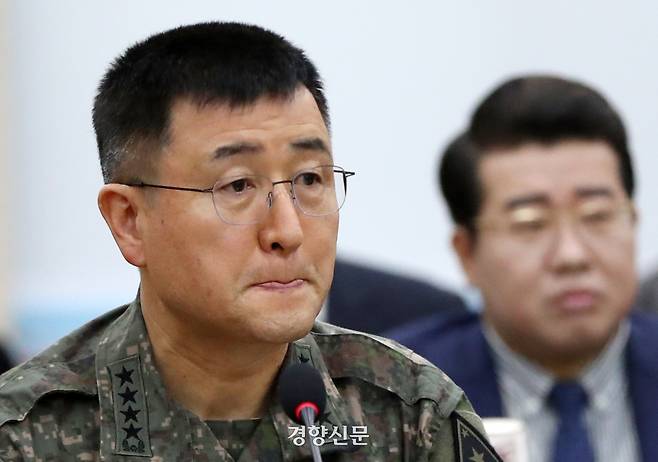 12·3 불법계엄 당시 계엄사령관이었던 박안수 전 육군참모총장이 계엄 직후인 지난해 12월5일 국회 국방위원회 현안 질의에서 의원질의에 무거운 표정을 짓고 있다. 박민규 선임기자