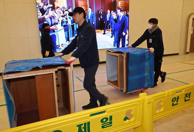 Furniture is being carried out of the building that has been used as the presidential office since May 2022 in Yongsan-gu, Seoul, on Dec. 9. (Yonhap)