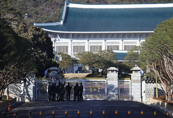An exterior view of the main hall of Cheong Wa Dae on Monday. (Yonhap)