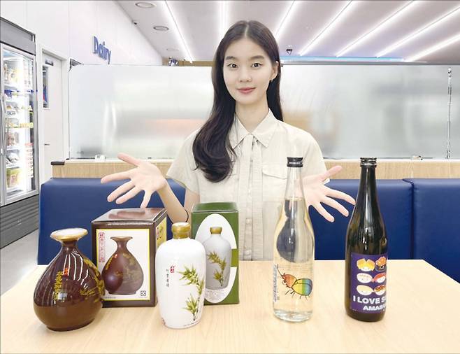 GS리테일에서 바이주, 사케 카테고리 매출이 전년 대비 3.5배 성장했다. 서양술로 몰린 관심이 동양술로 옮겨오고 있다는 평가다. (GS리테일 제공)