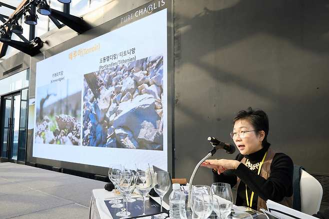 샤블리 마스터 클래스를 진행하는 이인순 원장. 홉스코치 코리아 제공