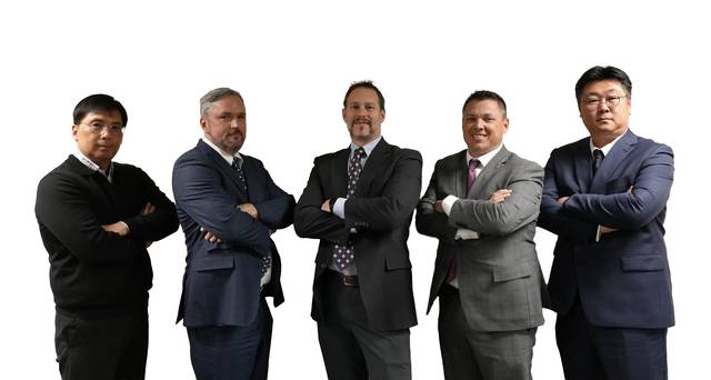 (좌측부터)브랜든 김PM, 알렉스 에버트PL, 빈스 키오도상무, 라이언 번스PL, 김형규PL이 23일 ‘올해의 자랑스러운 효성인상’을 수상했다. 효성 제공.