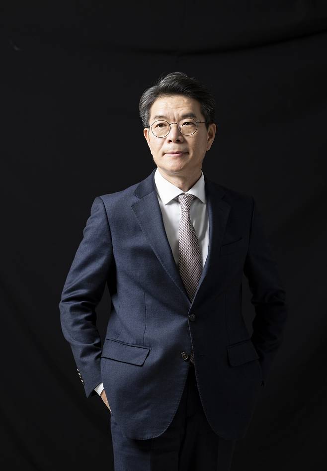 정원오 성동구청장은 고건·이명박 전 서울시장의 ‘실적과 성과 중심 시정’이야말로 세금을 내는 시민에 대한 도리라고 표현했다. 이명박 전 대통령을 언급한 데에서 정원오 스타일의 실용주의가 읽힌다. 최영재 기자