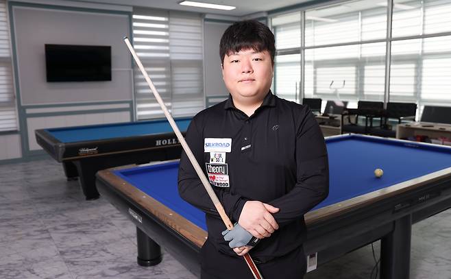 경기도 시흥시 연습장에서 포즈를 취한 조명우./ 고운호 기자