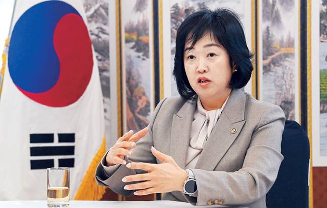 홍소영 병무청장이 지난 19일 서울 영등포구 공군호텔에서 가진 문화일보와의 인터뷰에서 입영제도 개선책을 설명하고 있다. 곽성호 기자