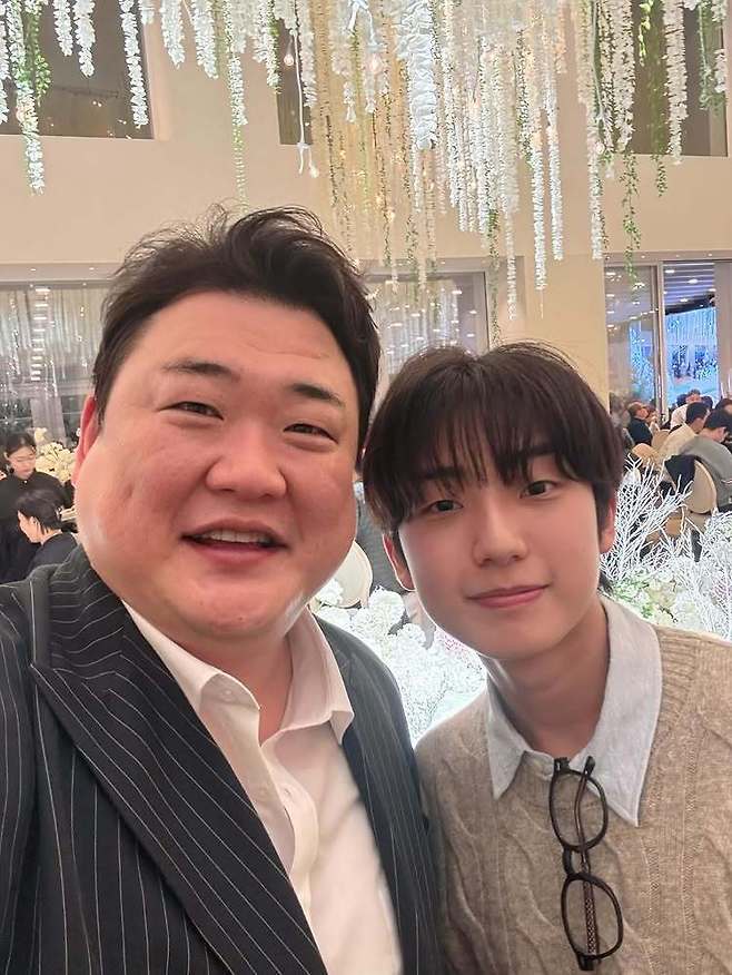 미르 조카 소셜미디어