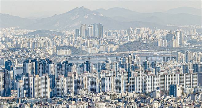 2026년 부동산 시장은 정부의 규제 기조, 주택 공급 부족 등의 변수가 맞물려 불확실성이 커질 전망이다. (매경DB)