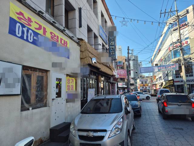 26일 오전 대구 달서구 광장코아에 있는 한 상가 건물에 임대를 알리는 현수막이 붙어 있다. 김지수 기자