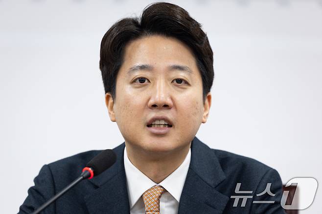 이준석 개혁신당 대표가 29일 서울 여의도 국회에서 열린 최고위원회의에서 모두 발언을 하고 있다. 2025.12.29/뉴스1 ⓒ News1 유승관 기자