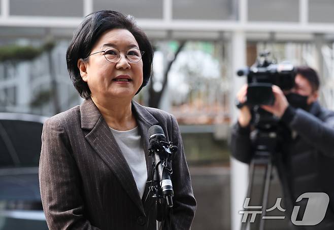 초대 기획예산처 장관 후보자로 지명된 이혜훈 전 국민의힘 의원이 29일 오전 서울 중구 예금보험공사에 마련된 인사청문회 준비 사무실로 첫 출근하며 소감을 밝히고 있다. 2025.12.29/뉴스1 ⓒ News1 오대일 기자