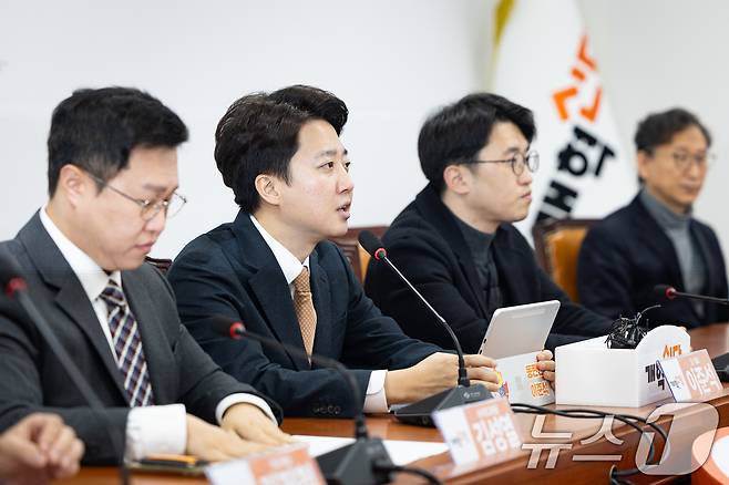 이준석 개혁신당 대표가 29일 서울 여의도 국회에서 열린 최고위원회의에서 모두 발언을 하고 있다. 2025.12.29/뉴스1 ⓒ News1 유승관 기자