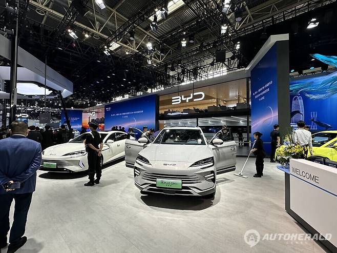 중국 자동차 산업 전체 매출은 10조 위안을 넘어 전년 대비 8.1% 증가했지만, 비용 증가 속도가 이를 상회한 것으로 확인됐다(출처: 오토헤럴드 DB)