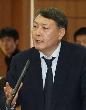 2013년 10월 서울고검에서 열린 국회 법사위 국정감사. 윤석열 당시 여주지청장은 "저는 사람에게 충성하지 않습니다"라는 발언으로 화제가 됐다. /조선일보DB