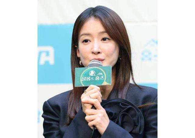 배우 이시영이 캠핑장 민폐 의혹에 대해 비판 여론이 형성되자 고개를 숙였다. 뉴스1