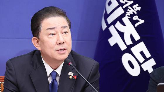 김병기 더불어민주당 원내대표가 24일 국회에서 열린 최고위원회의에서 발언하고 있다. 임현동 기자