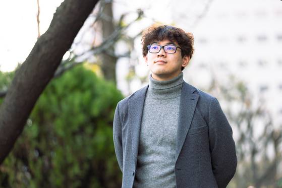 스즈키 유이는 "학문의 세계가 언어를 정확하게 보존하고 전달할 방법을 다룬다면, 문학은 언어를 어떻게 잘못 보존하고, 잘못 전달할 것인가를 다룬다”며 “올바르게 읽으려는 과정에서 점점 어긋나게 되는 오독은 문학이 가질 수 있는 최고의 가치 중 하나”라고 강조했다. 사진 스즈키유이