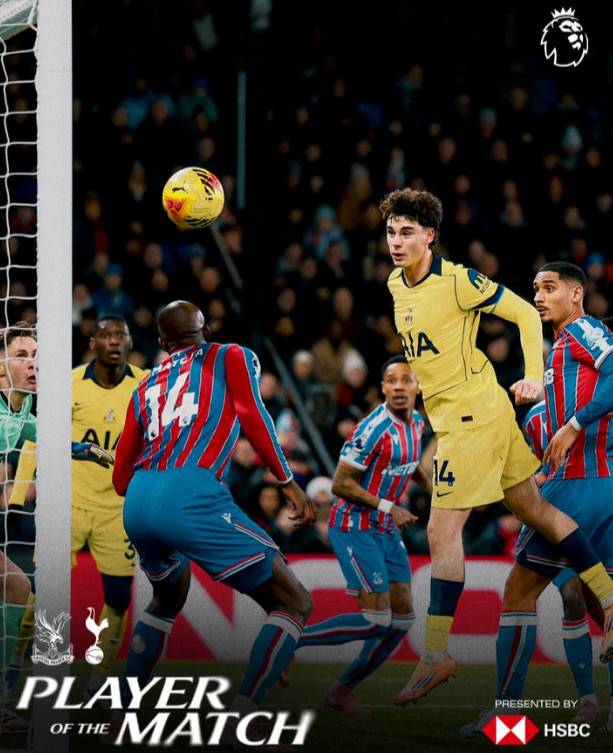 아치 그레이(오른쪽)가 29일(한국시간) 영국 런던의 셀허스트 파크에서 열린 토트넘 대 크리스탈 팰리스의 '2025~2026시즌 잉글리시 프미어리그(EPL)' 18라운드에서 헤더를 시도하고 있다. /사진=토트넘 공식 SNS 갈무리